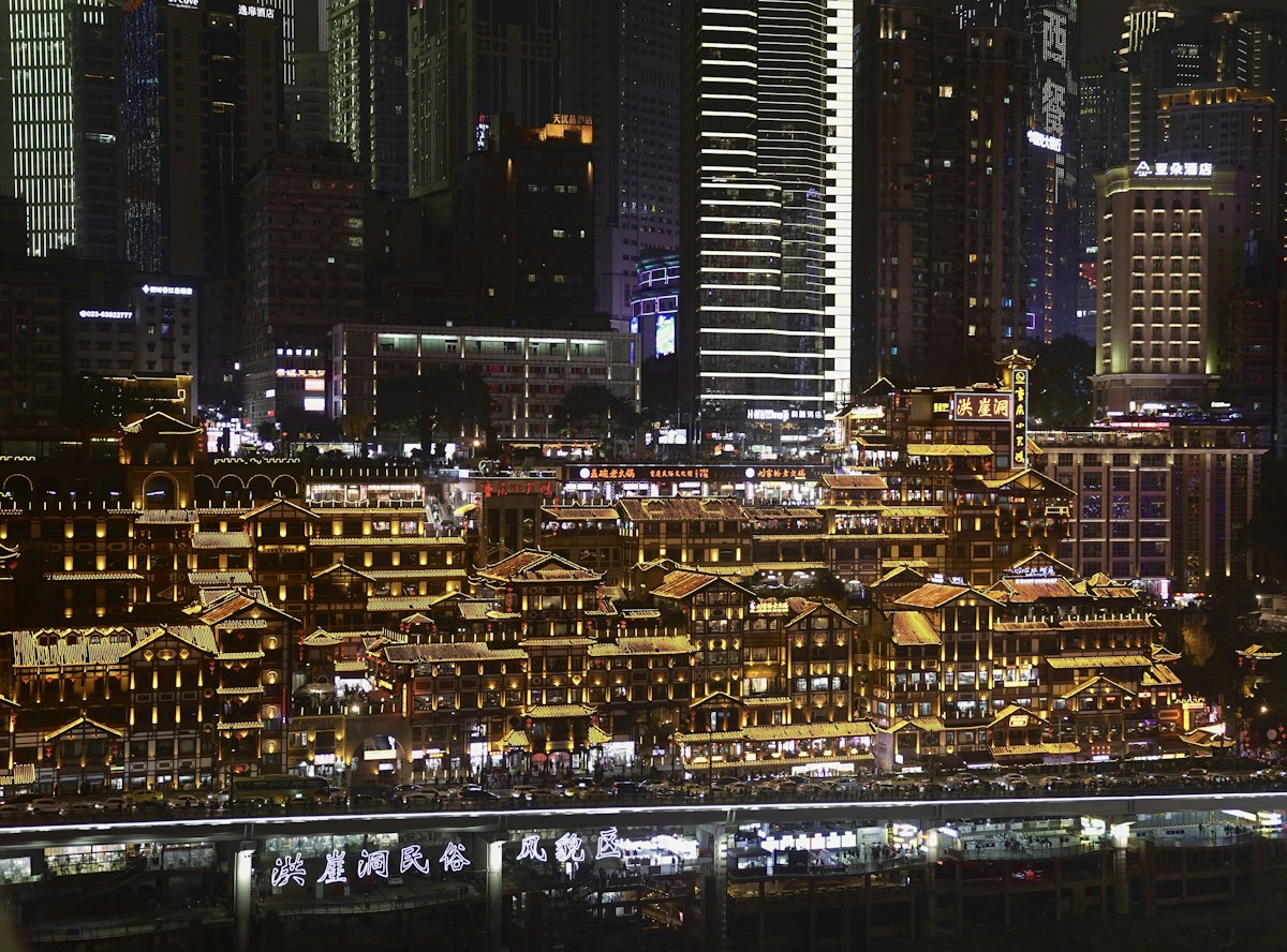 Hongyadong’s illuminated riverside buildings. The upper road and lower riverside are different levels—save the correct pickup location.